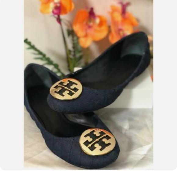 Tory Burch Quinn Black Quilted‎ Ballet Flats Shoes Gold Medallion - Picture 1 of 9